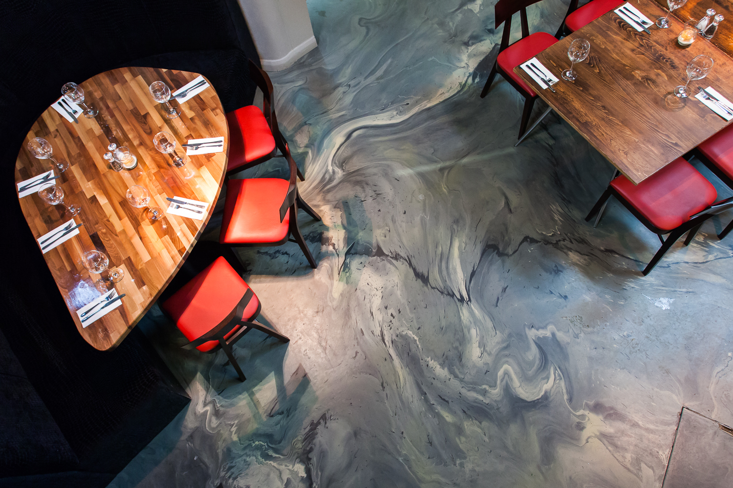 Bespoke motion blend resin restaurant flooring by Sphere8