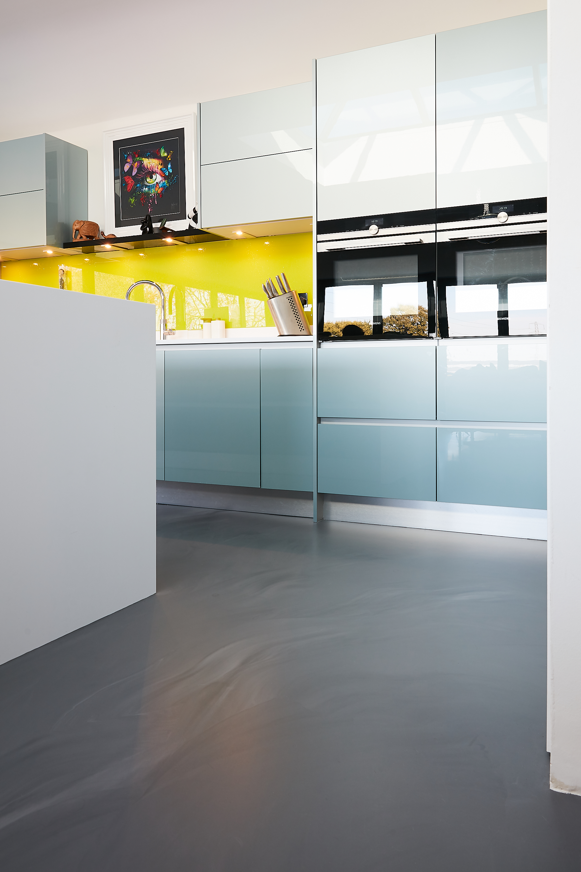 A LuxSphere resin floor in grey