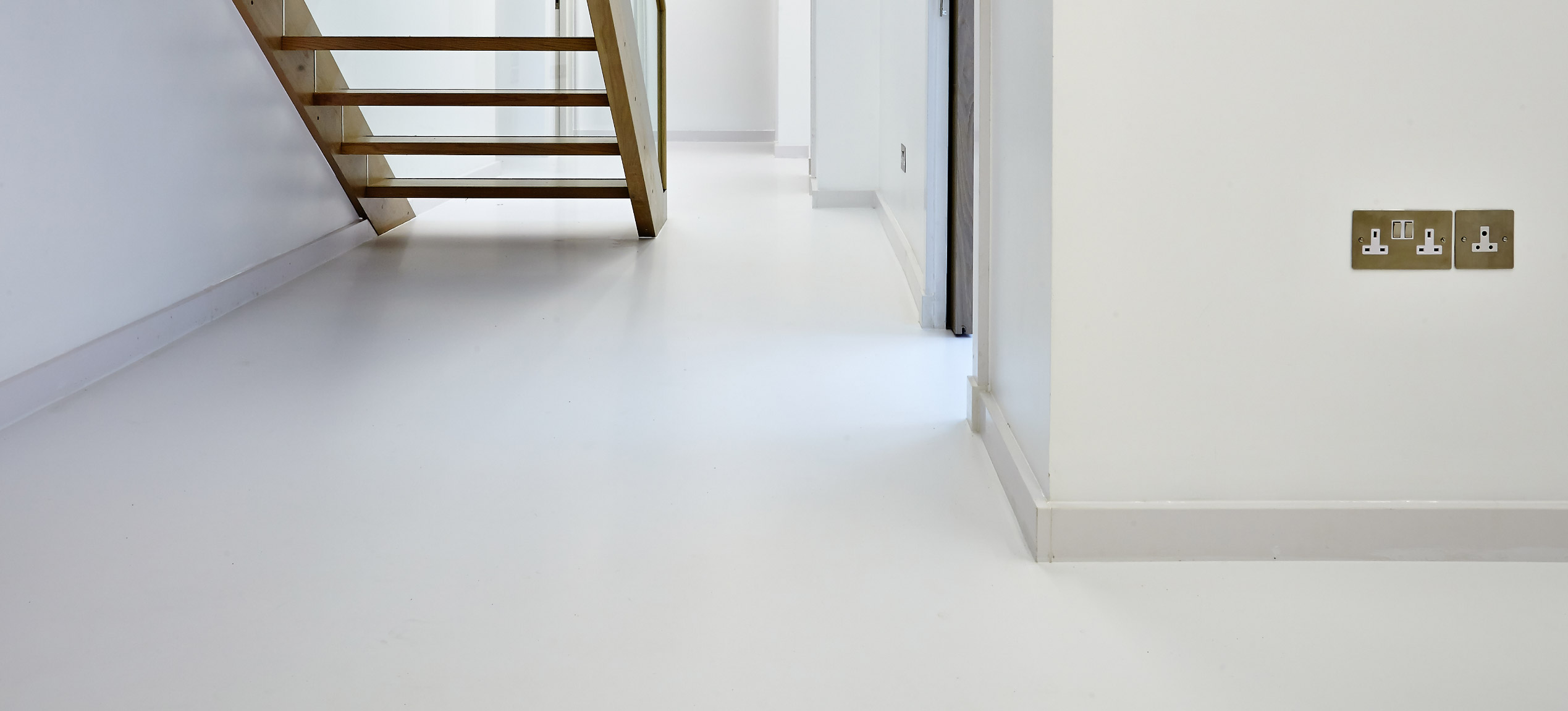 Beauty clinic with light grey resin floors