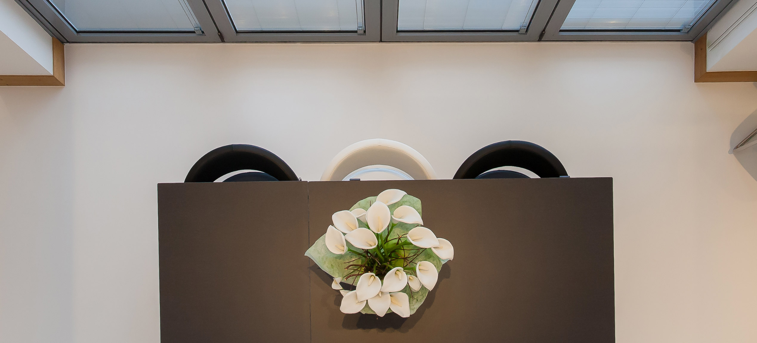 seamless white resin kitchen floor