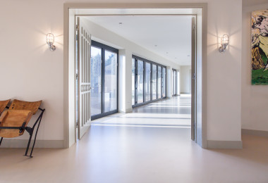 Resin Autumnal flooring in a warm grey