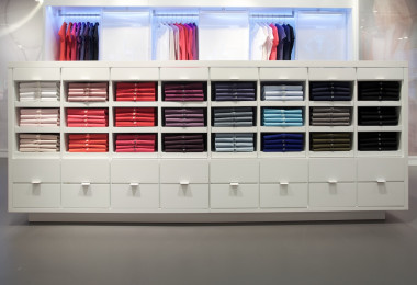 Lacoste t-shirt shelf with anti-slip resin flooring