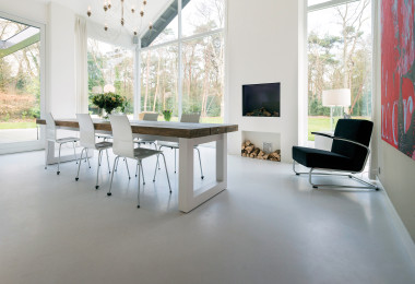 Light grey sustainable residential resin floor in a dining room